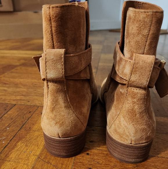 NWOT Tory Burch Tan Suede Ankle Boots 6.5 - Picture 3 of 7